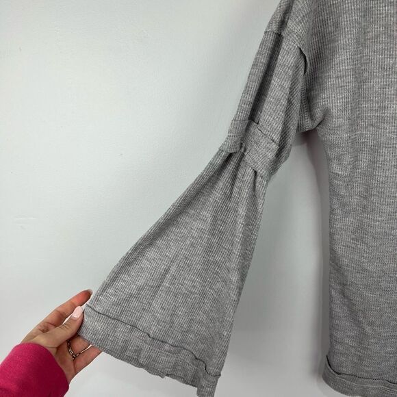 Baea Grey Waffle Knit Bell Sleeve Style L/S Top XS NWT - Picture 3 of 6